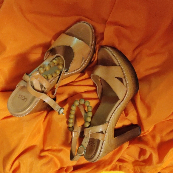UGG Naima Wooden Heel High heels - Picture 2 of 3